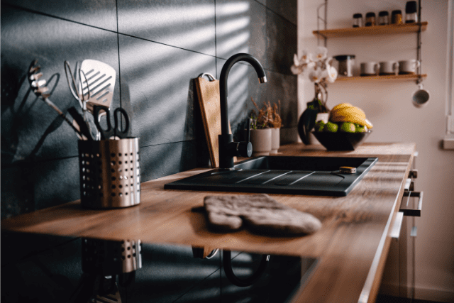 3 tips to clean kitchen tiles easily