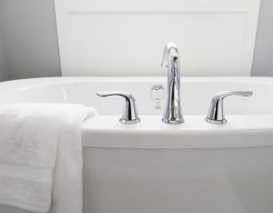 Read more about the article How To Clean A Bathtub