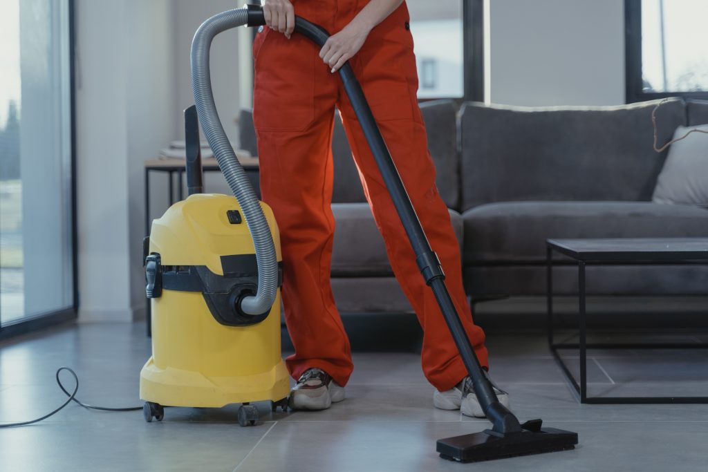 Advantages of contracting commercial cleaning services​