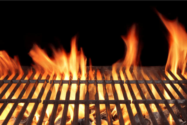 Read more about the article How To Clean A Charcoal Grill