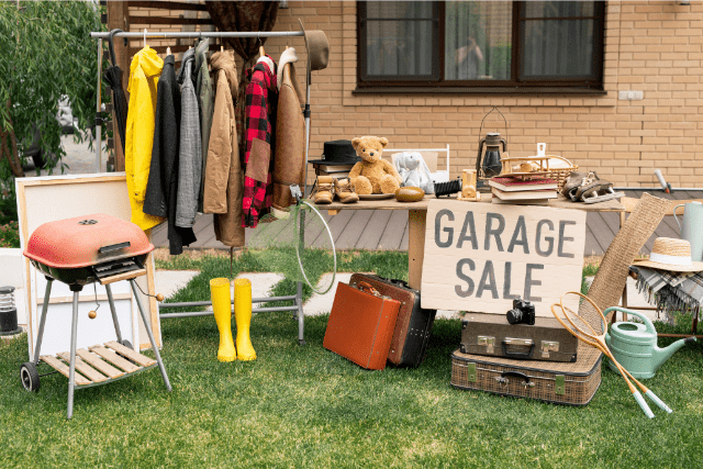 You are currently viewing How To Plan A Garage Sale Before Moving