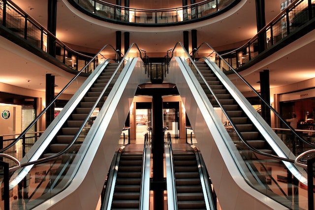 Benefits Of Contract Cleaning In A Shopping Center