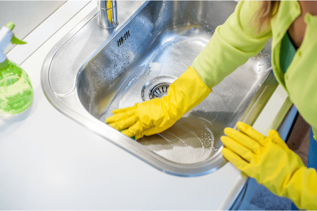 Read more about the article How To Clean a Kitchen Sink