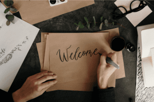Read more about the article How to Make an Airbnb Welcome Book