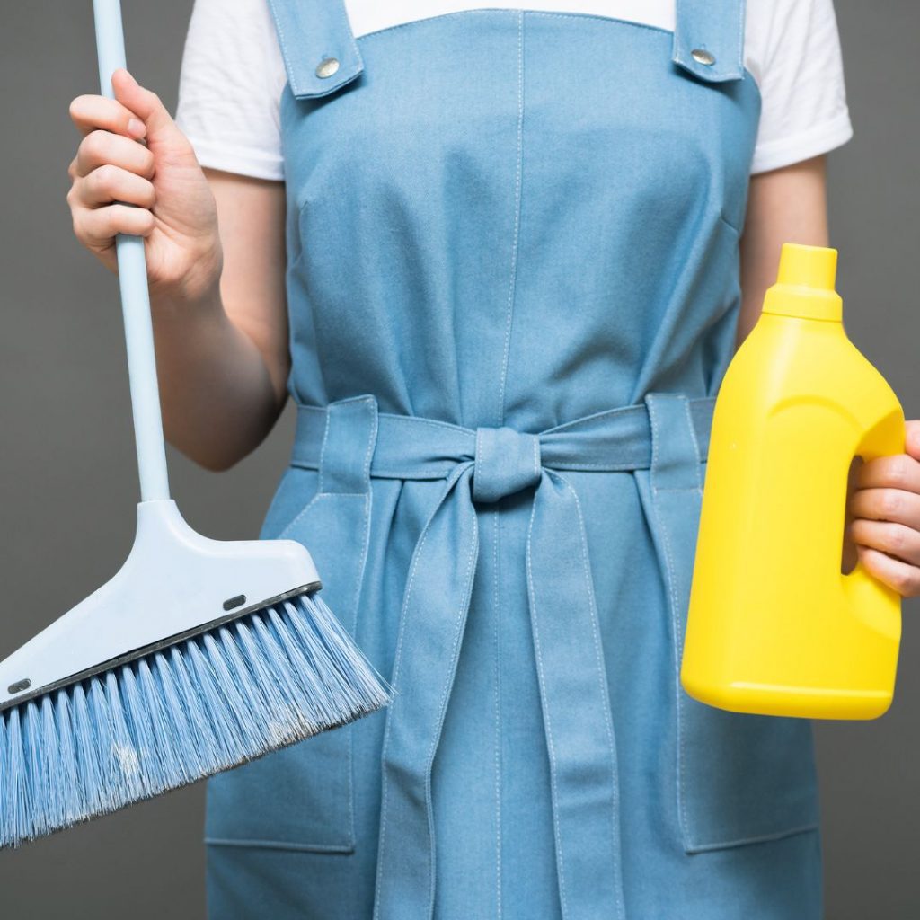 What are the benefits of hiring a professional cleaning service for medical offices - girl cleaning